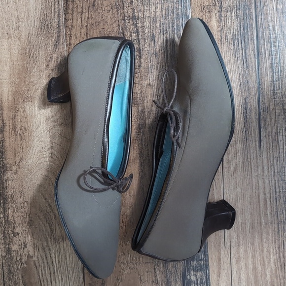 Thierry Rabotin Leather Trim Ponte Mid Heel Slip On Pumps Lace Up Size 8.0 Olive - Picture 5 of 11